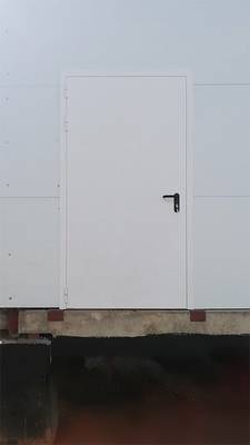 Белая противопожарная дверь