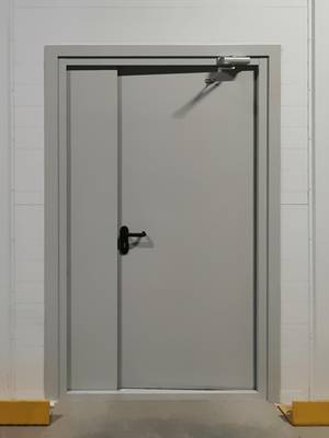 Дверь на склад, вид изнутри (ул. Мелитопольская, вл. 12) Дверь на склад, вид изнутри (ул. Мелитопольская, вл. 12)