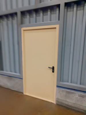 Дверь с наружной стороны (склад, ул. 2-я Вольская) Дверь с наружной стороны (склад, ул. 2-я Вольская)