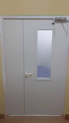 Дверь с остеклением, фото сзади (госпиталь, ул. 2-я Дубровская)