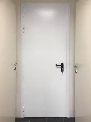 Дверь с внешней стороны (фитнес-клуб SportStar, ул. Ясеневая, 26) Дверь с внешней стороны (фитнес-клуб SportStar, ул. Ясеневая, 26)