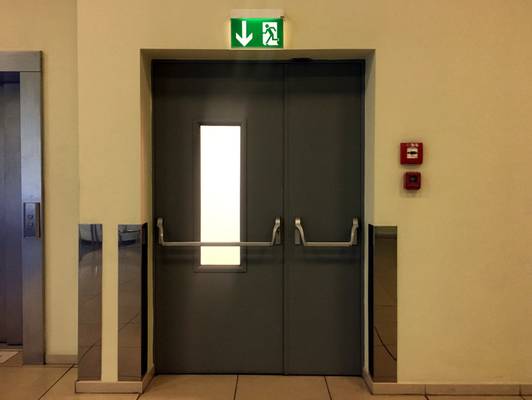 Дверь со стеклопакетом Дверь со стеклопакетом