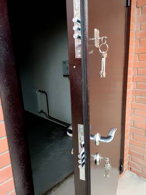 Дверные замки (офисное помещение, Октябрьский) Дверные замки (офисное помещение, Октябрьский)