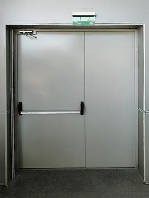 Двупольная дверь Антипаника, фото изнутри («Крокус Экспо») Двупольная дверь Антипаника, фото изнутри («Крокус Экспо»)