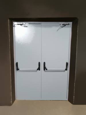 Двупольная дверь Антипаника в подвал («Химволокно», г. Клин) Двупольная дверь Антипаника в подвал («Химволокно», г. Клин)