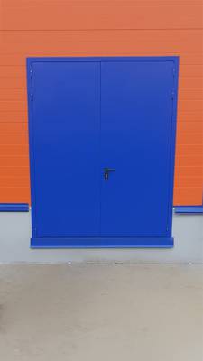 Двупольная дверь, вид с улицы Двупольная дверь, вид с улицы