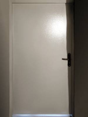 Нестандартная дверь изнутри (ул. Большая Переяславская, 50) Нестандартная дверь изнутри (ул. Большая Переяславская, 50)