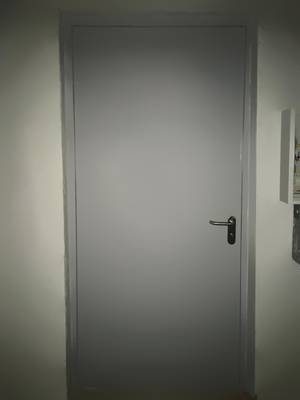 Обратная сторона огнестойкой двери (пожарное депо) Обратная сторона огнестойкой двери (пожарное депо)