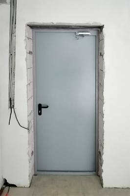 Однопольная дверь, фото изнутри (село Левково) Однопольная дверь, фото изнутри (село Левково)