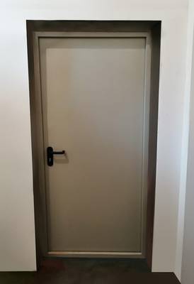 Однопольная дверь, фото внутренней стороны (ул. Барклая) Однопольная дверь, фото внутренней стороны (ул. Барклая)