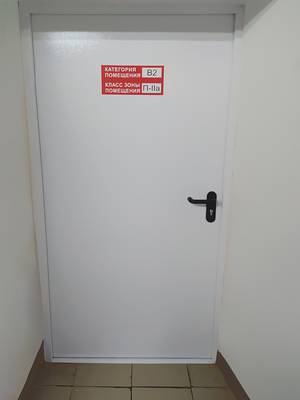 Однопольная дверь с внутренней стороны (ул. Звенигородская, 5) Однопольная дверь с внутренней стороны (ул. Звенигородская, 5)