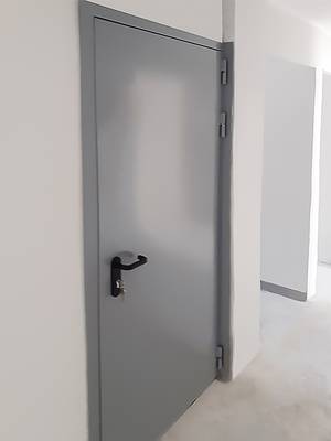 Однопольная дверь в гостинице (Ярославское шоссе) Однопольная дверь в гостинице (Ярославское шоссе)