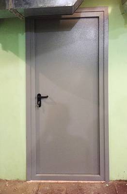 Однопольная пожаростойкая дверь серого цвета Однопольная пожаростойкая дверь серого цвета