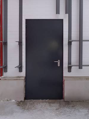 Одностворчатая дверь (г. Бежецк) Одностворчатая дверь (г. Бежецк)