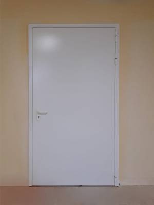 Одностворчатая дверь в больнице (ул. 3-я Черепковская) Одностворчатая дверь в больнице (ул. 3-я Черепковская)