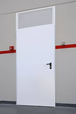 Однопольная белая дверь с фрамугой Однопольная белая дверь с фрамугой