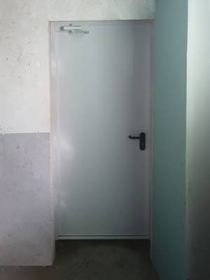 Огнестойкая дверь, вид из помещения (пос. Томилино) Огнестойкая дверь, вид из помещения (пос. Томилино)