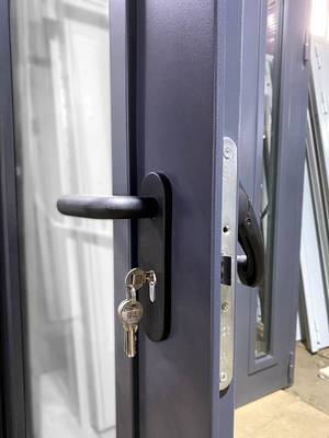 Огнестойкий замок, вид спереди Огнестойкий замок, вид спереди