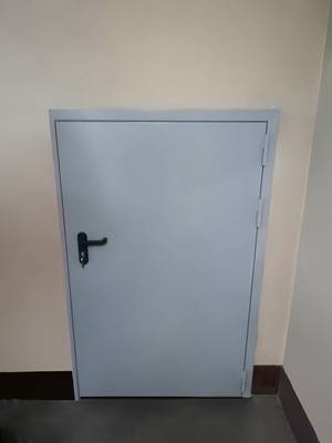 Огнеупорная дверь для жилого дома (ул. Валовая, д.6)