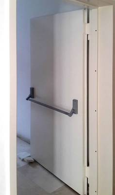 Огнеупорная дверь с системой Антипаника Огнеупорная дверь с системой Антипаника