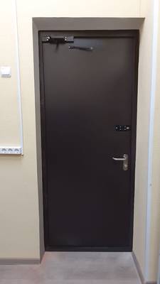 Огнезащитная дверь с внутренней стороны (офисы, пер. Хользунова) Огнезащитная дверь с внутренней стороны (офисы, пер. Хользунова)
