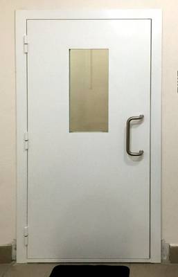 Остекленная техническая дверь Остекленная техническая дверь