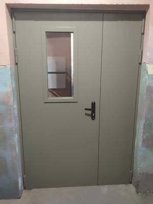 Подъездная дверь, фото снаружи (ул. Архитектора Власова) Подъездная дверь, фото снаружи (ул. Архитектора Власова)