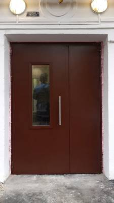 Подъездная дверь на ул. Гвардейская, 19 к1