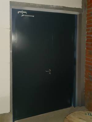 Полуторастворчатая дверь, фото изнутри (Волковское шоссе, 23в) Полуторастворчатая дверь, фото изнутри (Волковское шоссе, 23в)