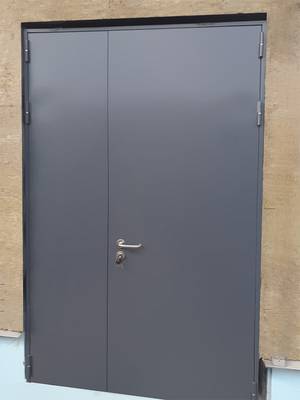 Полуторастворчатая дверь, фото снаружи (Волковское шоссе, 23в) Полуторастворчатая дверь, фото снаружи (Волковское шоссе, 23в)