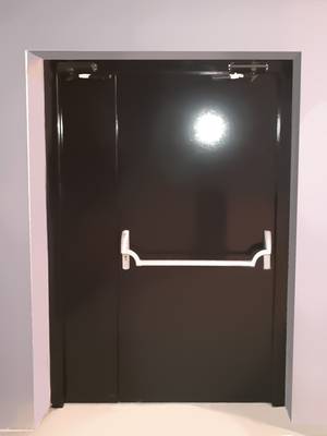 Полуторная дверь в торговом центре, фото изнутри (ТЦ, г. Балашиха) Полуторная дверь в торговом центре, фото изнутри (ТЦ, г. Балашиха)