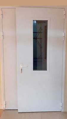 Полуторная дверь, вид снаружи (госпиталь, ул. 2-я Дубровская)