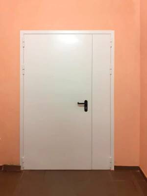 Полуторная дверь (внешняя сторона) Полуторная дверь (внешняя сторона)