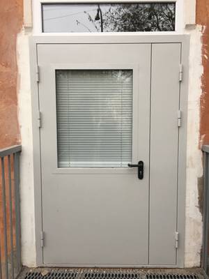 Полуторная противопожарная дверь со стеклопакетом Полуторная противопожарная дверь со стеклопакетом