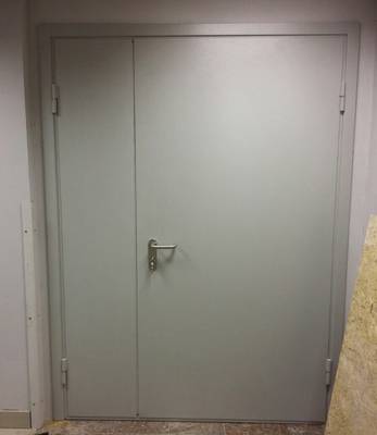 Серая полуторная дверь с ручкой DOORLOCK Серая полуторная дверь с ручкой DOORLOCK