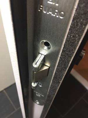 Противопожарный замок (фитнес-клуб SportStar, ул. Ясеневая, 26) Противопожарный замок (фитнес-клуб SportStar, ул. Ясеневая, 26)