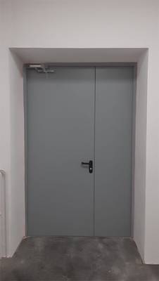 Серая дверь с обратной стороны (коридор школы, р-н Марьина Роща) Серая дверь с обратной стороны (коридор школы, р-н Марьина Роща)