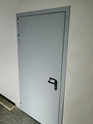 Серая огнестойкая дверь (г. Фрязино) Серая огнестойкая дверь (г. Фрязино)