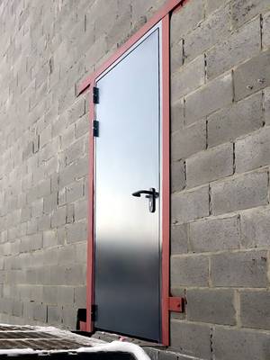 Установленная однопольная дверь (пос. Томилино) Установленная однопольная дверь (пос. Томилино)