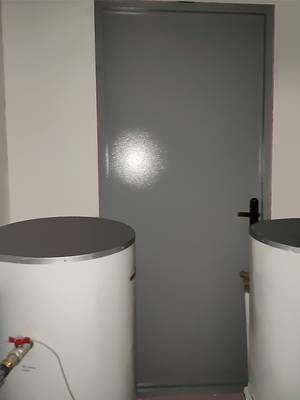 Внутренняя сторона двери (фитнес-зал в здании РЖД) Внутренняя сторона двери (фитнес-зал в здании РЖД)