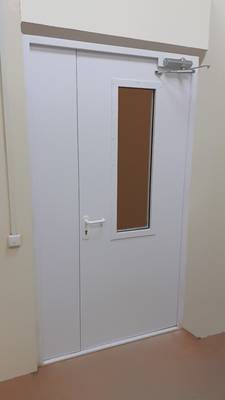 Внутренняя сторона полуторной двери (госпиталь, ул. 2-я Дубровская)