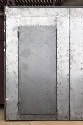 Калитка на двустворчатых противопожарных воротах Калитка на двустворчатых противопожарных воротах