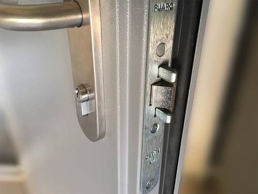 Врезной замок (пожарное депо) Врезной замок (пожарное депо)