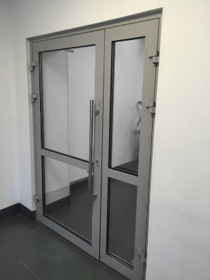 Полуторная дверь с импостом Полуторная дверь с импостом