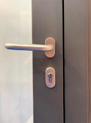 Ручка и замок Ручка и замок